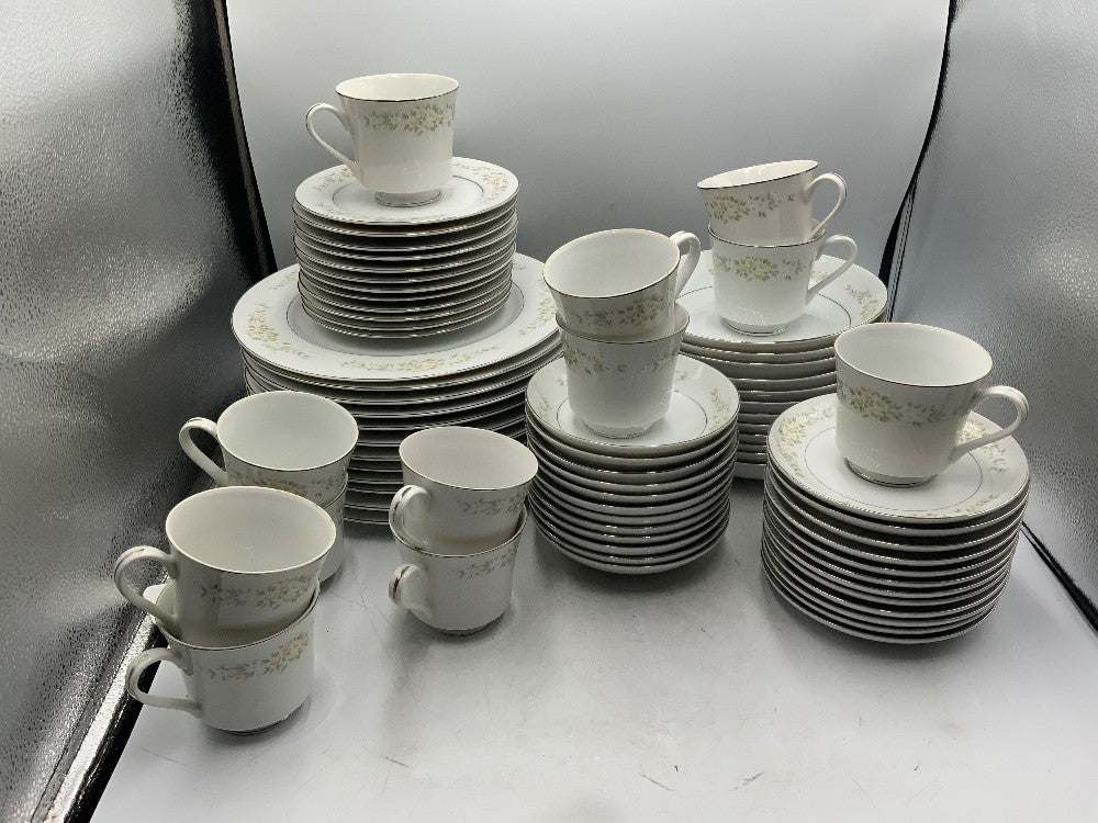 Lady Carolyn China 60 pc Set