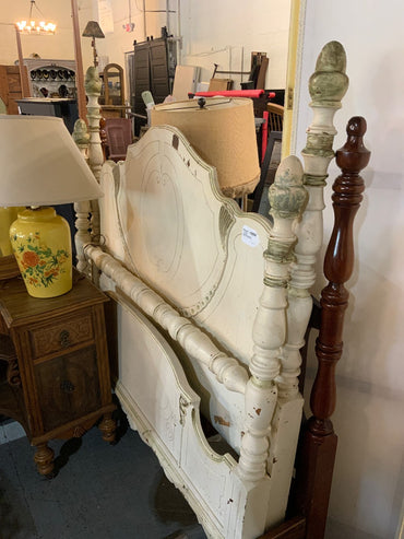 Cream/Vintage Bed