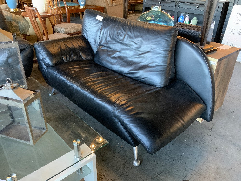 Nicoletti Black Leather Chaise Lounge Sofa