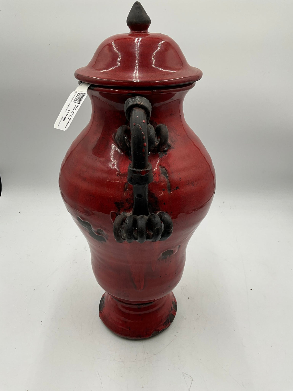 Med John Richard Vase w/ Lid