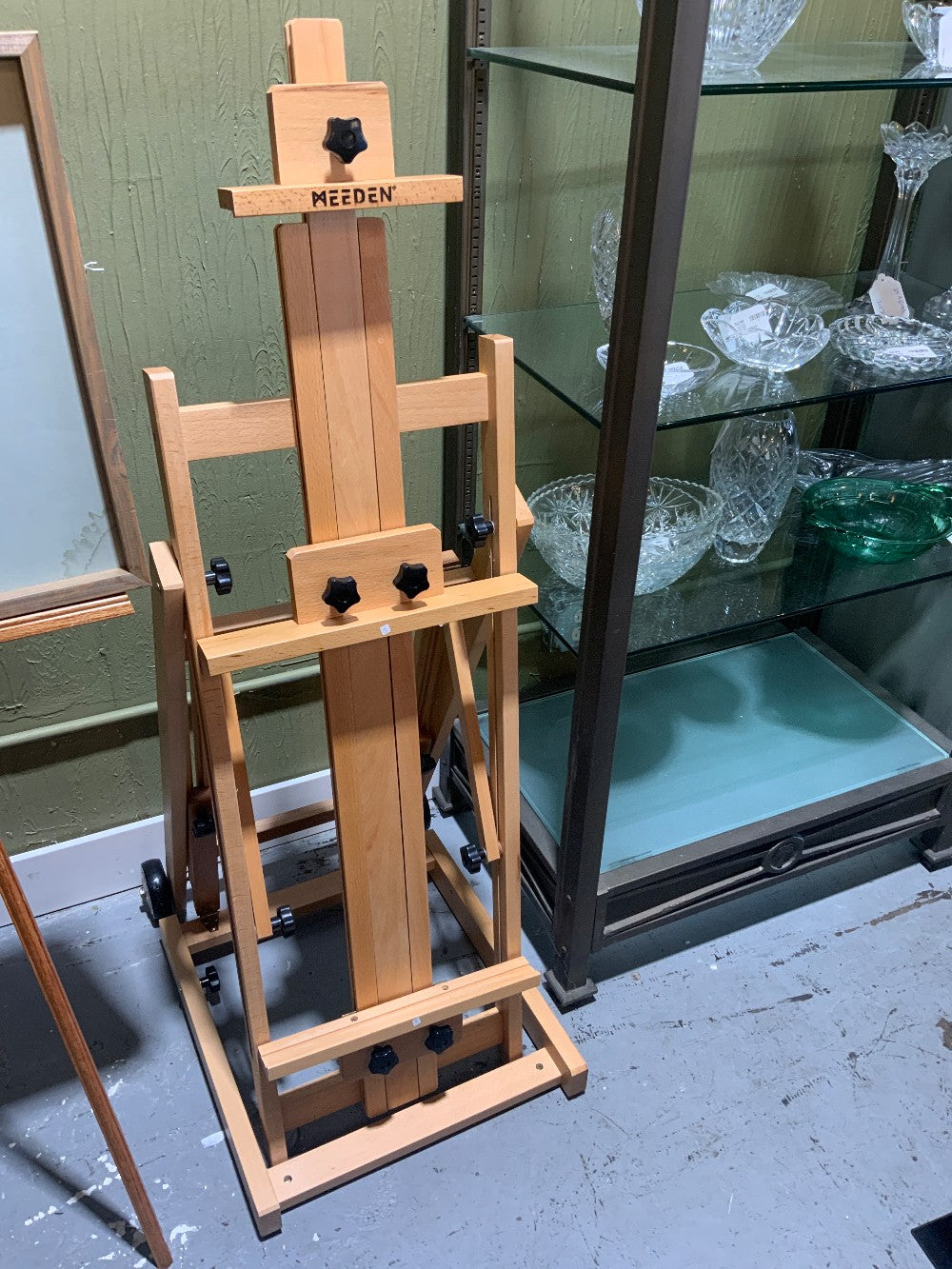 Light Wood Easel Meeden