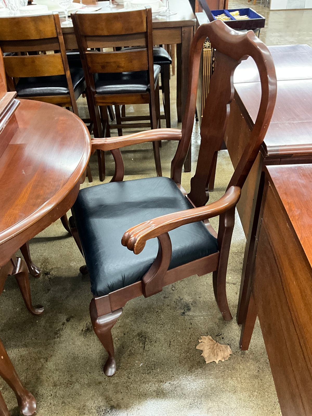 Pennsylvania House Table w/ 6 Chairs