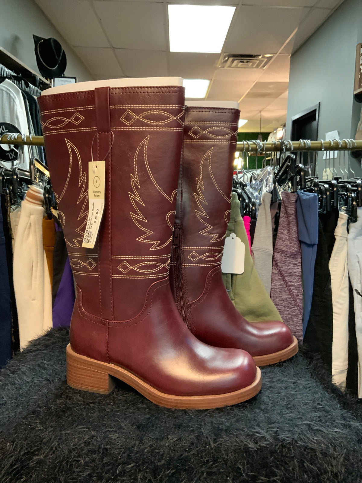 NWT No Boundaries Boots Sz 8