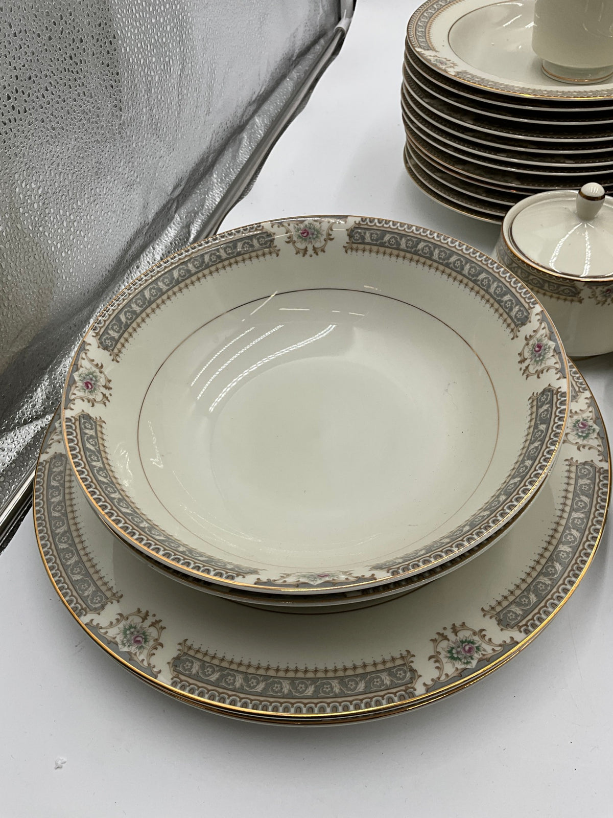 Mikasa Ivory China Richelieu 12 Place Setting With Extras 