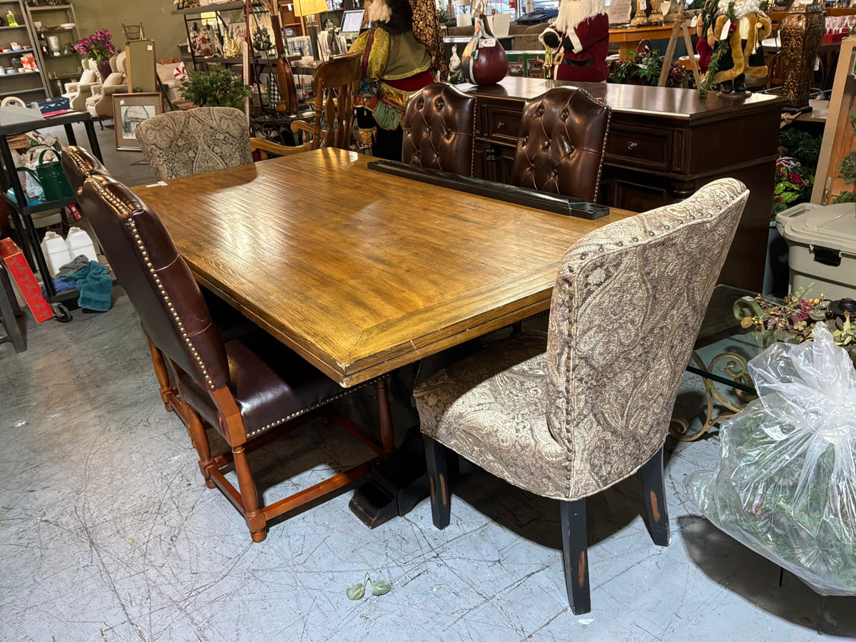 Hooker Table W/ 6 Chairs