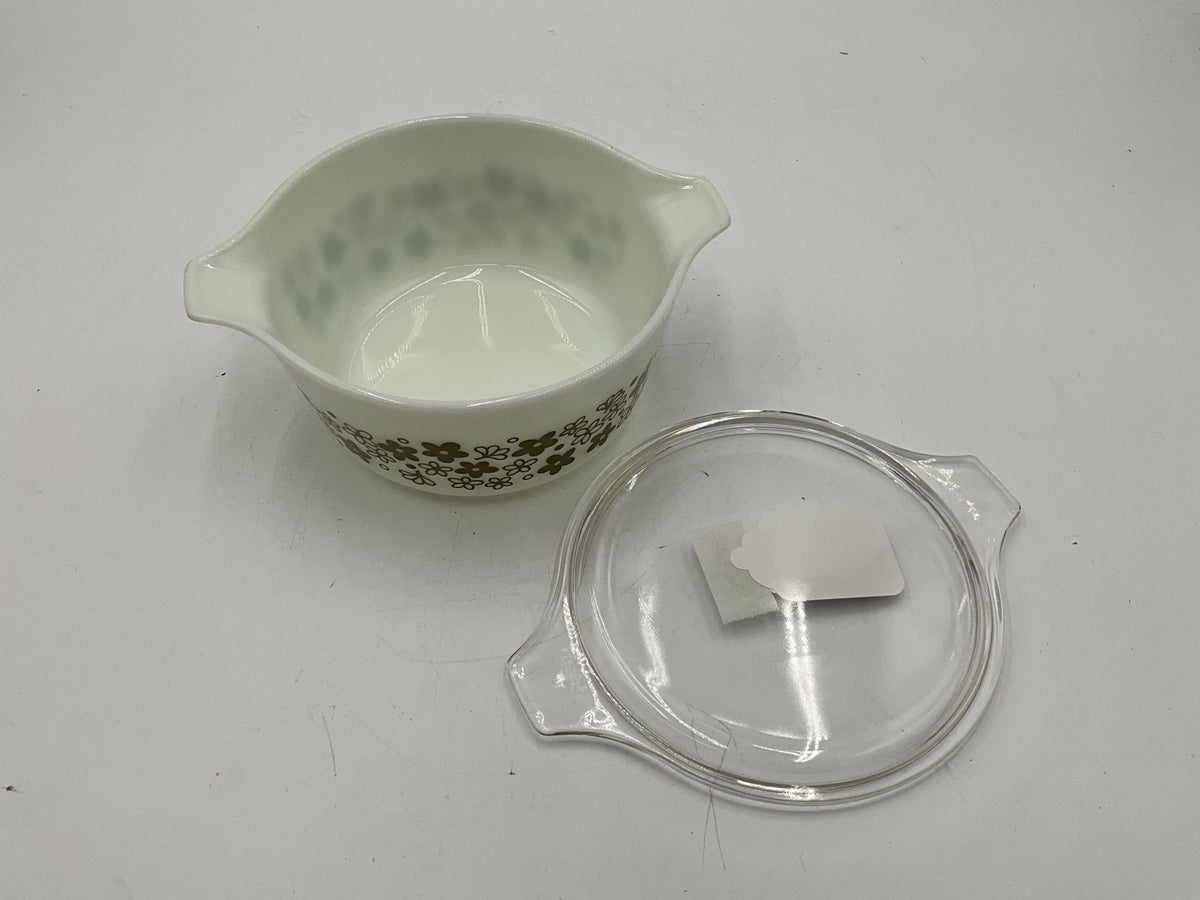 Pyrex White 1 1/2 QT w/Lid