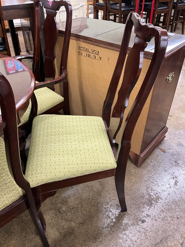 Table with 8 Chairs