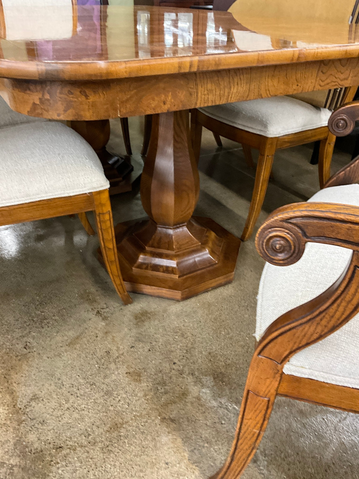 Henredon Table w/ 6 Chairs & 2 Leaves
