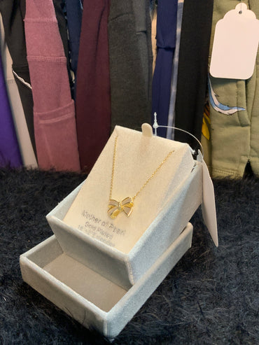 NEW Mother of Pearl Necklace