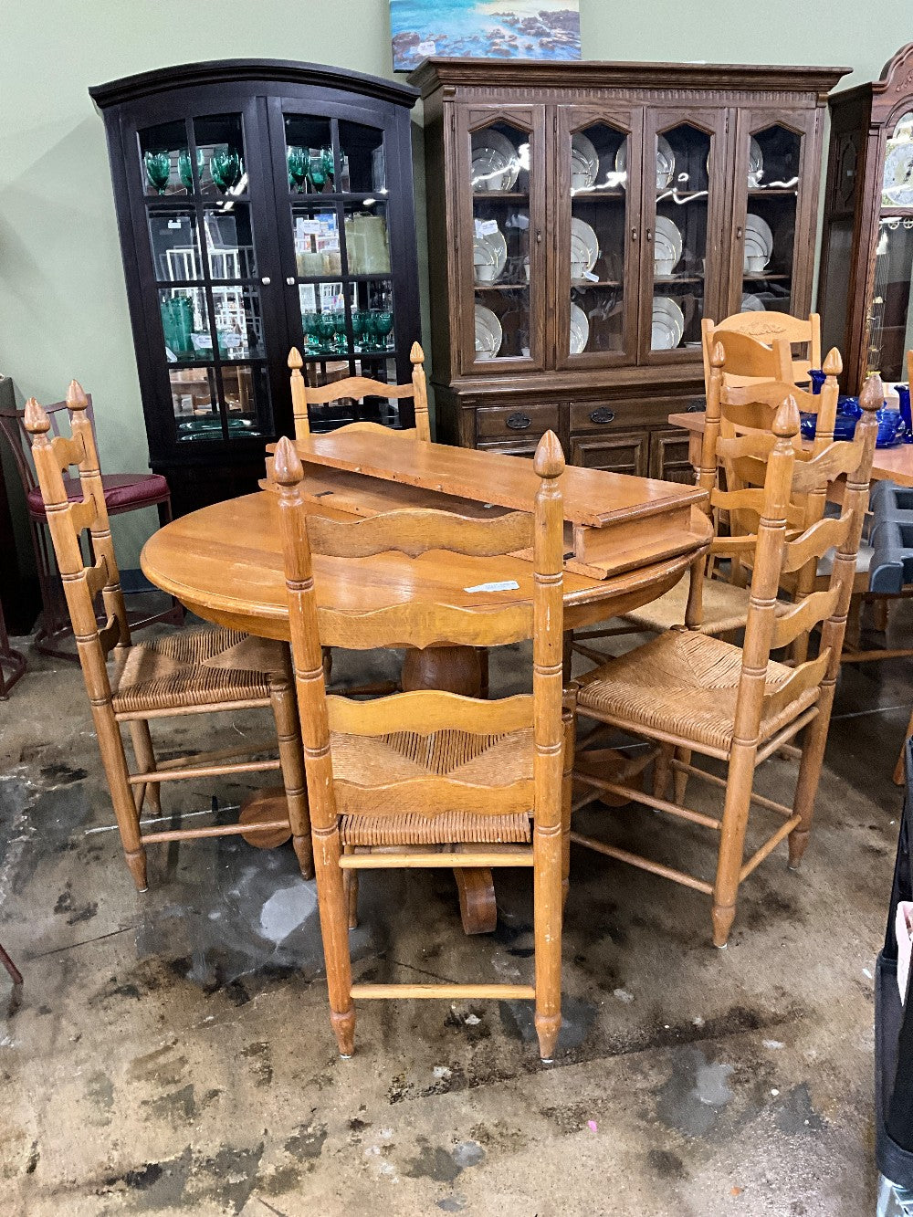 Oak Table w/ 5 Chairs & 2 Leaves