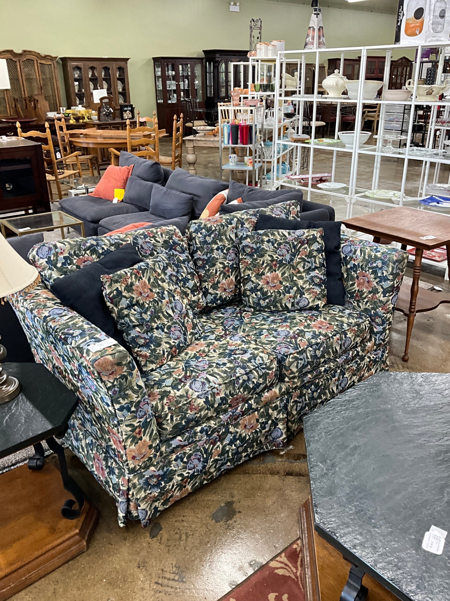 Rowe Floral Loveseat