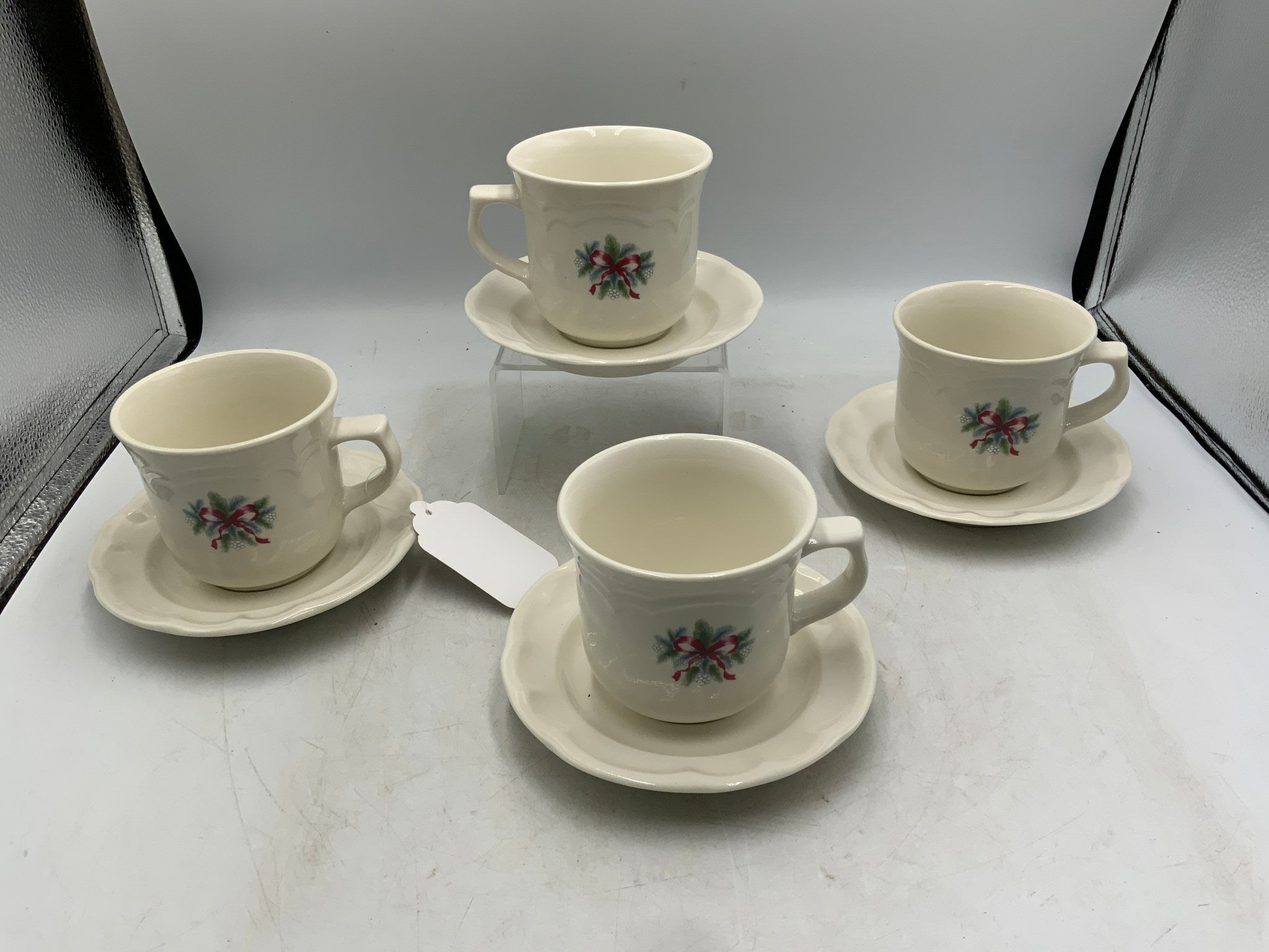 Pfaltzgraff Red Ribbon Set of 4 Cups & Saucers