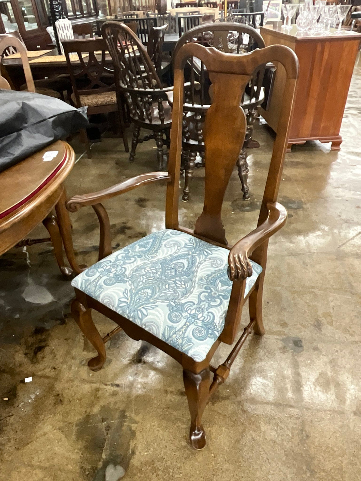 Ethan Allen Table w/ 6 Chairs, 2 Leaves & Pads