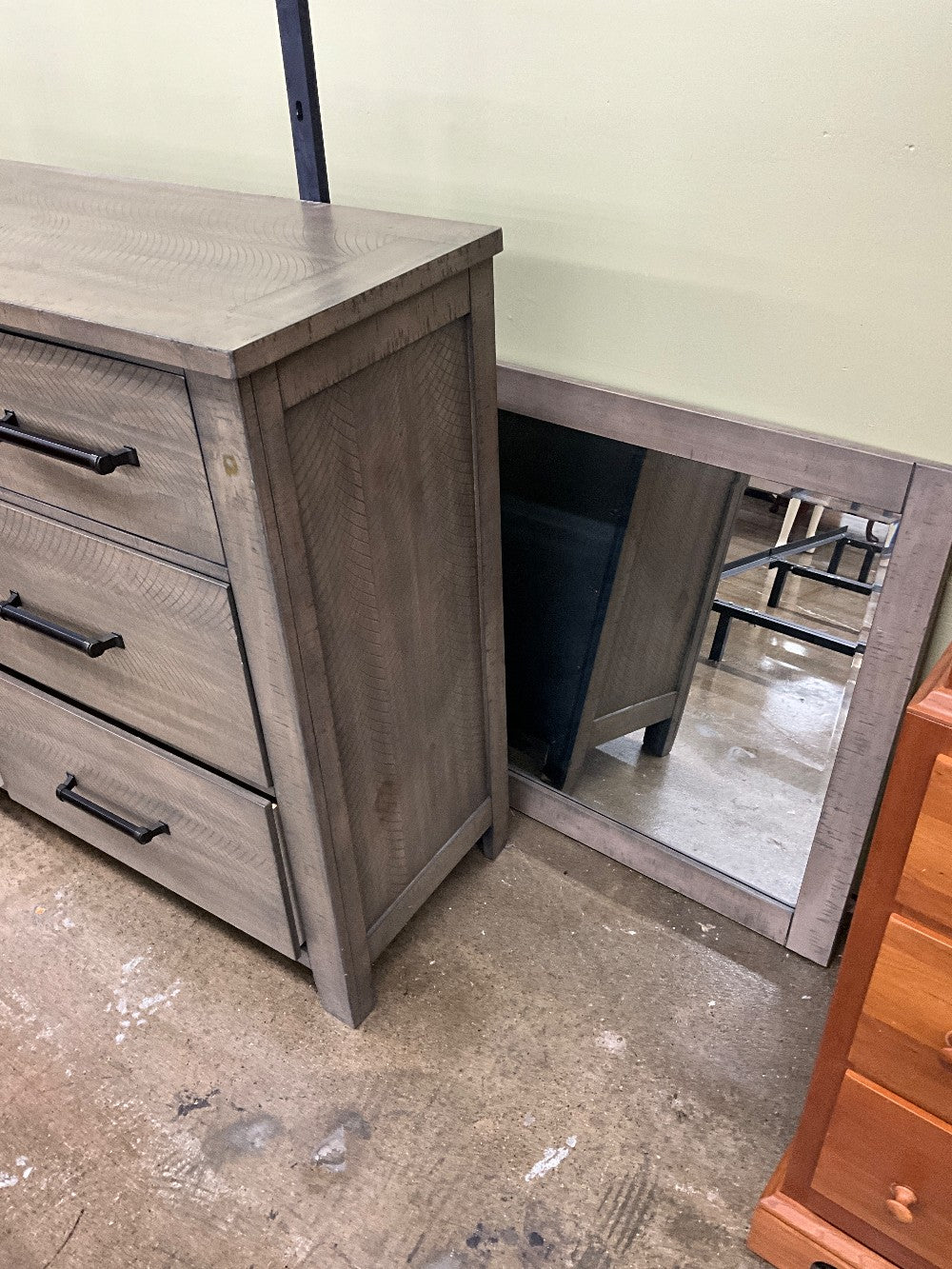 Dresser W/Mirror