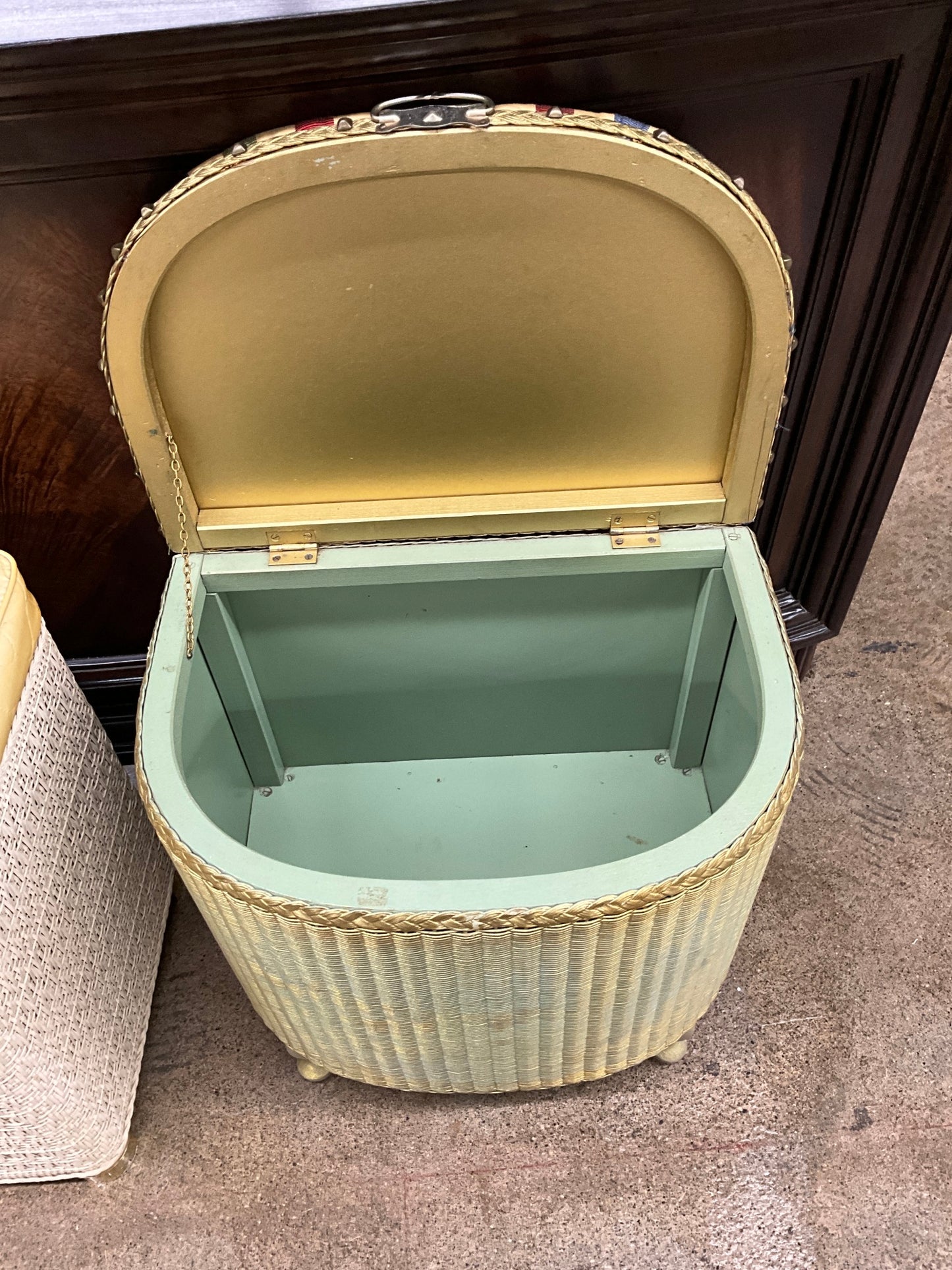Vtg Hamper