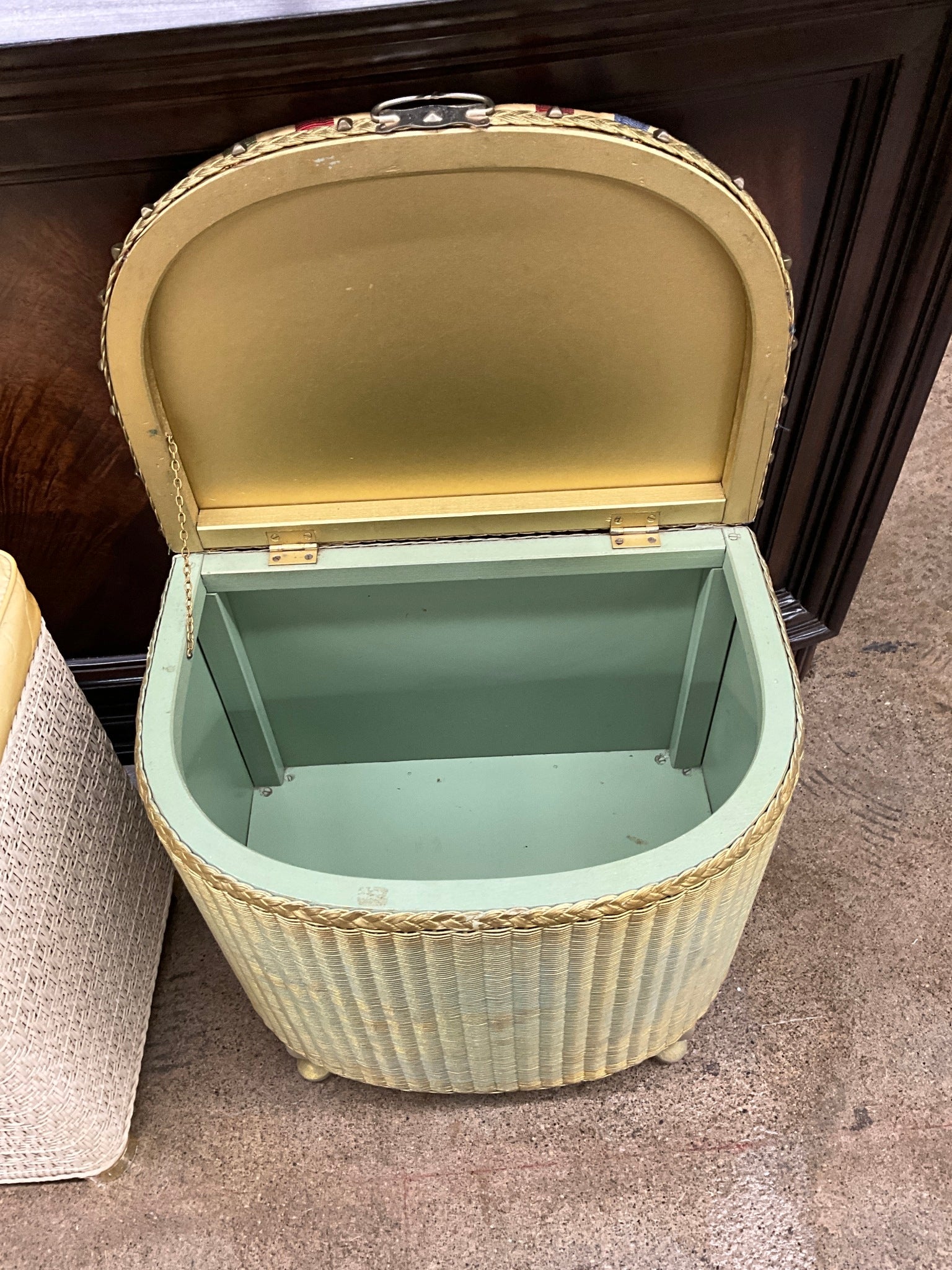 Vtg Hamper