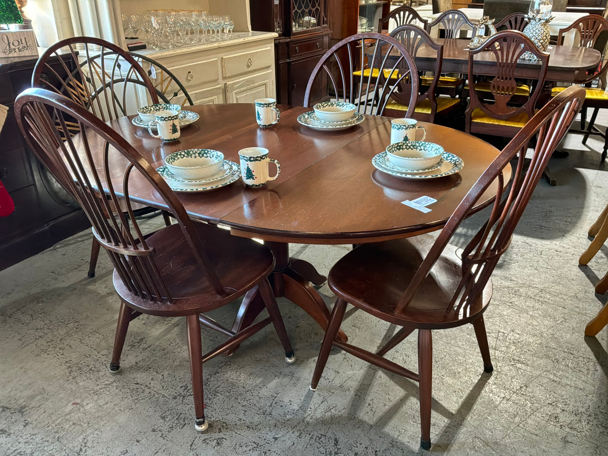 Dark Wood Dining Room Table w/4 Chairs & Leaf